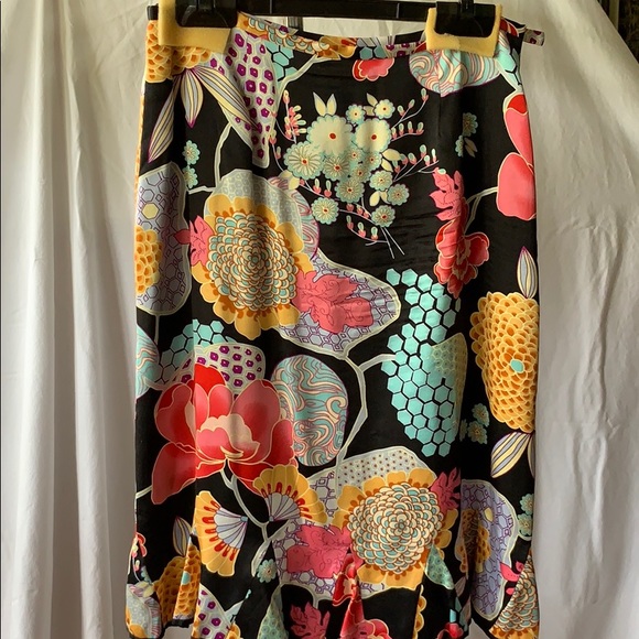 Skirt - Picture 1 of 2